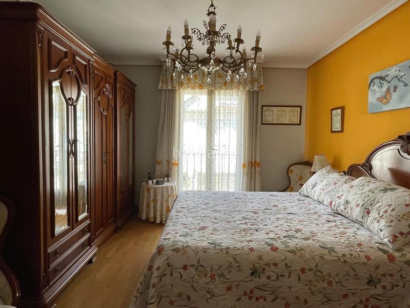 Foto 8786ec65-c417-4bd6-a555-e2a5b1e01e74. Casa adossada amb calefacció aparcament a Centro Ponferrada