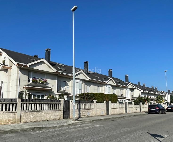 Foto ccde3816-b25e-4aa5-8175-8c7bc3ac2c11. Casa adossada amb calefacció aparcament a Centro Ponferrada