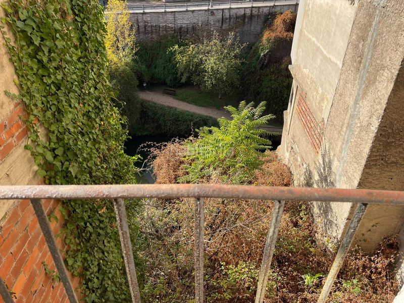 Foto c61b3ae3-16f0-400d-a57f-2feee152a759. Casa a Zona Alta Ponferrada