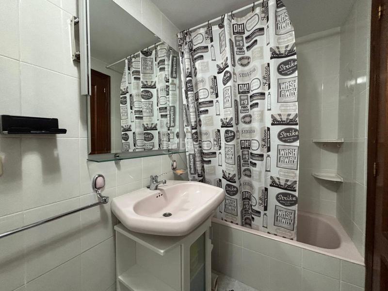 Foto 52b564e1-2f39-4561-8be7-a5da68c72647. Lloguer apartament amb calefacció aparcament a Zona Alta Ponferrada