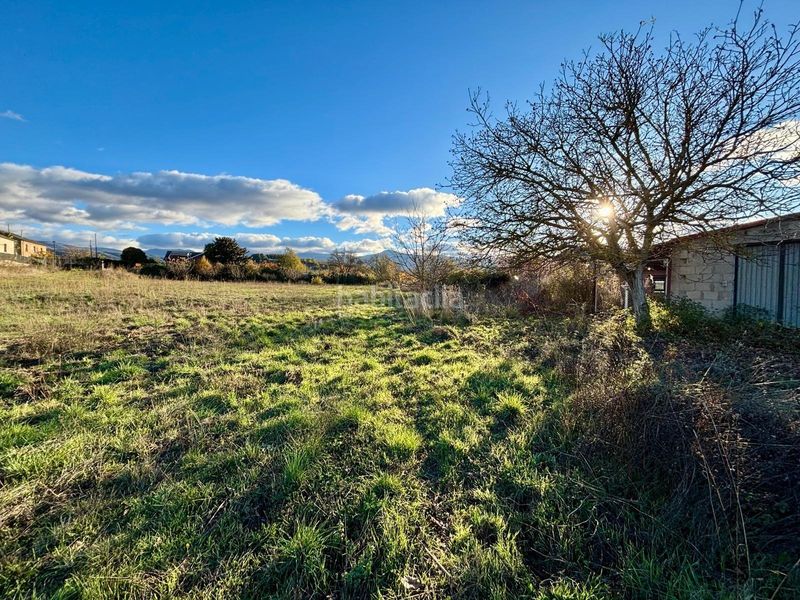 Foto a99b958c-25cf-47bf-bfcd-7d8b8dc58aa3. Terreno residencial venta finca urbana en campo con casita de verano en Ponferrada