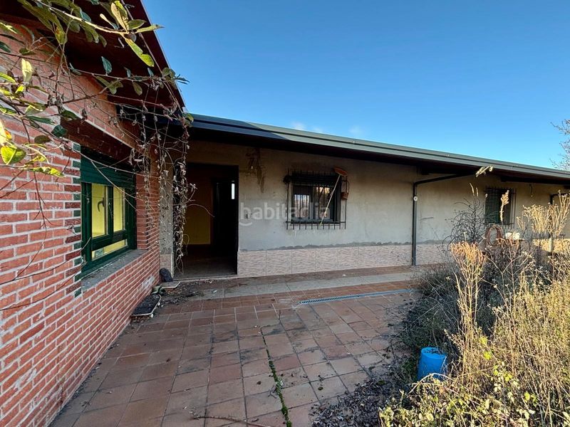 Foto df9d8eea-cf0b-49fc-baf1-3182bf9514ea. Terreno residencial venta finca urbana en campo con casita de verano en Ponferrada