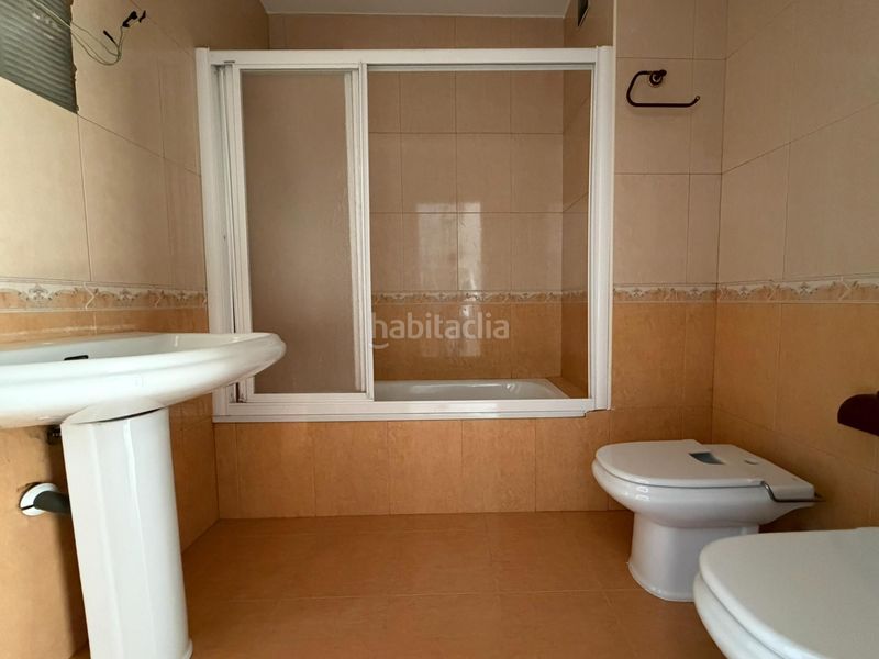 Foto 36d0e4d3-acfa-4135-832e-9d4c6619d943. Casa aparellada a Cacabelos