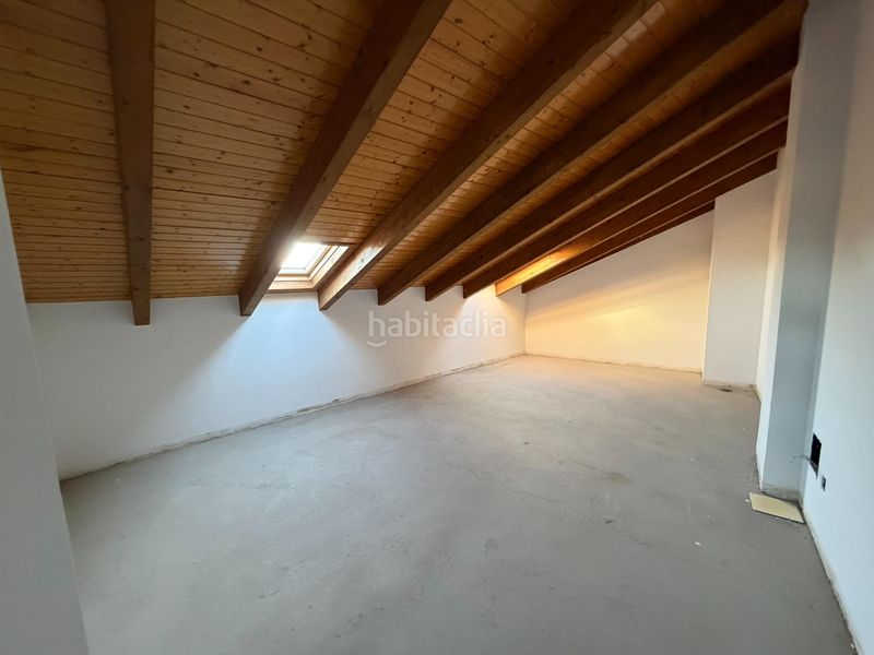 Foto 3d446bed-12bf-4bd2-961a-c9da9a5f738f. Casa aparellada a Cacabelos