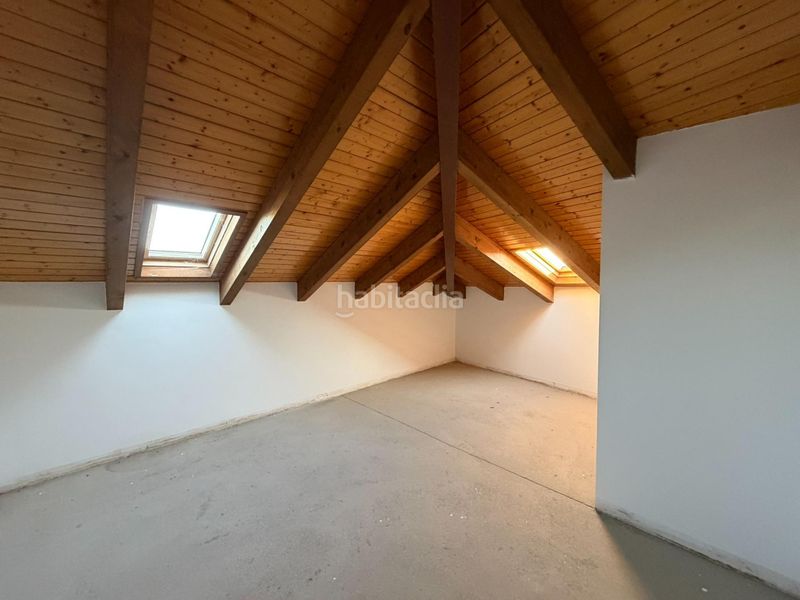 Foto ab9093fa-3c2c-4e32-b1ce-29cb05c708f5. Casa aparellada a Cacabelos