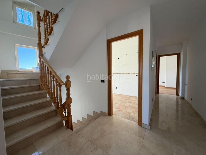 Foto aebd9233-2fa9-44df-b1ee-8d67c9f7bbf2. Casa aparellada a Cacabelos