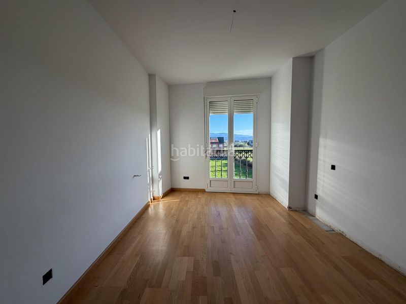 Foto b19b7012-4aa2-4259-95e5-f6943df0de09. Casa aparellada a Cacabelos