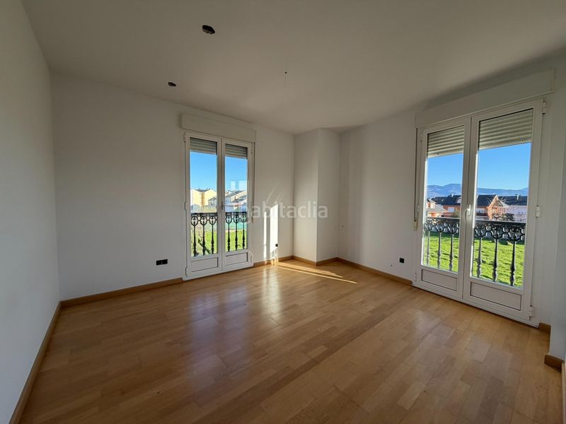 Foto cadbe9eb-44ae-4990-a8ca-72cd836c4d68. Casa aparellada a Cacabelos