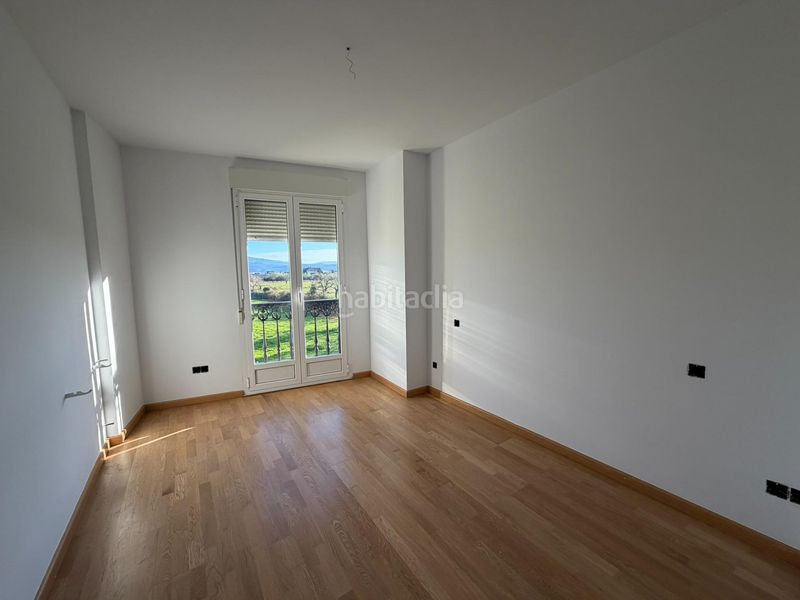 Foto ceae03d2-a0f4-4669-a2cd-ecde8648c2e8. Casa aparellada a Cacabelos