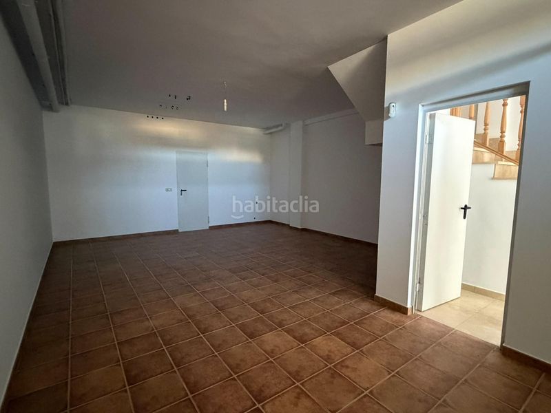 Foto e89ad96e-cc70-48b0-bdb9-4f8a879f6767. Casa aparellada a Cacabelos