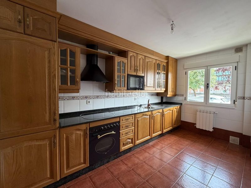 Foto 0cd10d71-5946-46a7-8109-b7b726527d68. Casa adossada amb calefacció aparcament a Camponaraya