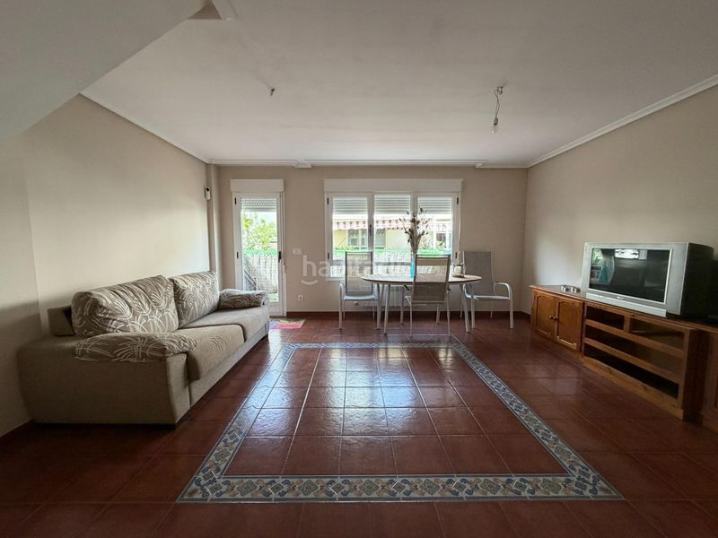 Foto bc802f31-cd5b-4e47-9094-21c11b0993fe. Casa adossada amb calefacció aparcament a Camponaraya