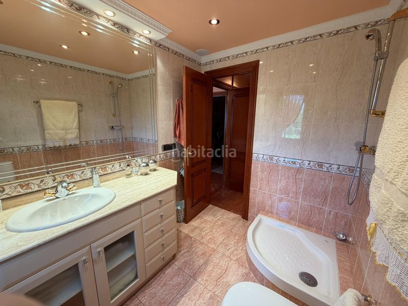 Foto 01d78e2f-0384-40bf-8a21-53843cf14f13. Xalet amb aparcament a Cacabelos