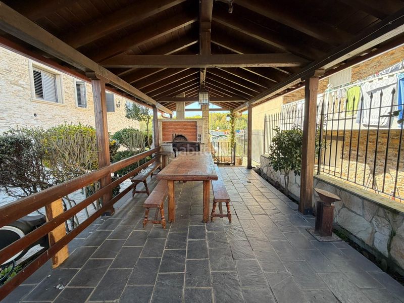 Foto 06b674ab-5d82-4e44-b478-36efe042e91b. Xalet amb aparcament a Cacabelos