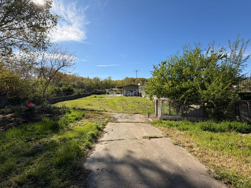 Foto 17613f4c-de85-40dc-a3d1-ec65cefa6783. Xalet amb aparcament a Cacabelos