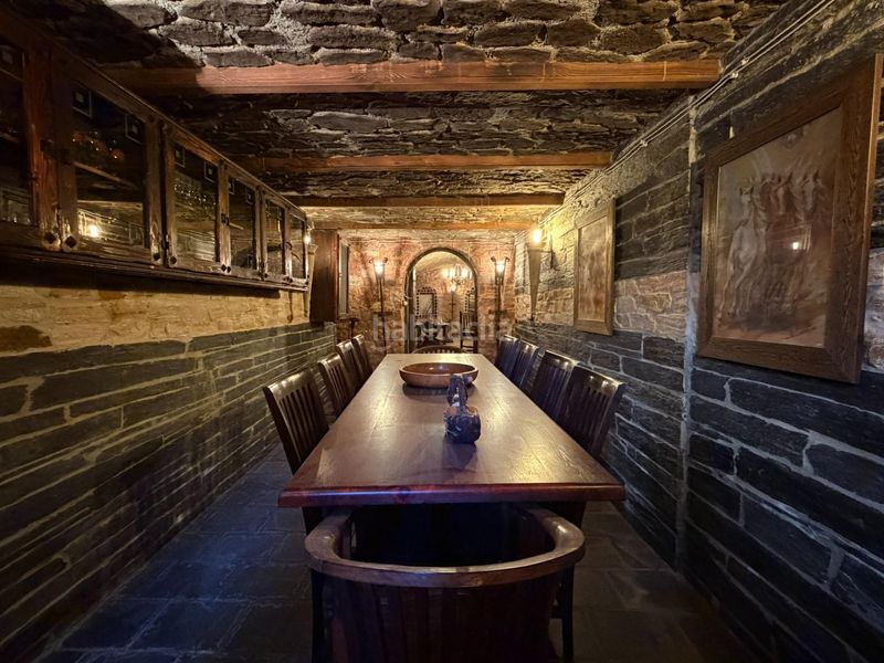 Foto 25da138b-1684-41e9-b354-9d6c86d6d064. Xalet amb aparcament a Cacabelos