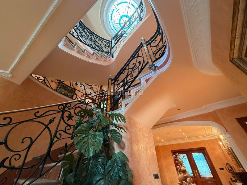 Foto 2ad5a7c9-54cd-463d-84e6-c57c70ef02ec. Xalet amb aparcament a Cacabelos