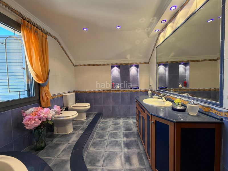 Foto 3953a9c6-554e-4598-8b9f-75a7aea02076. Xalet amb aparcament a Cacabelos