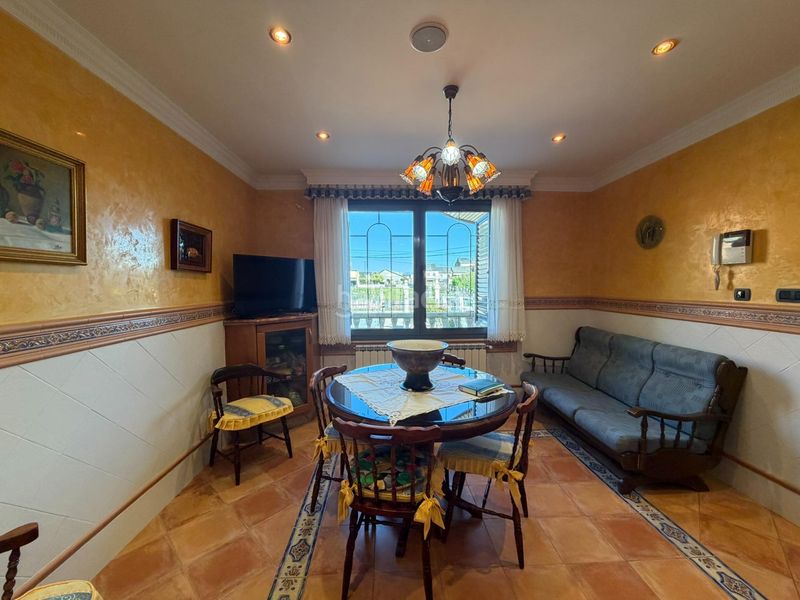 Foto 46b865ff-eeeb-4a06-b341-c22864c3dad2. Xalet amb aparcament a Cacabelos