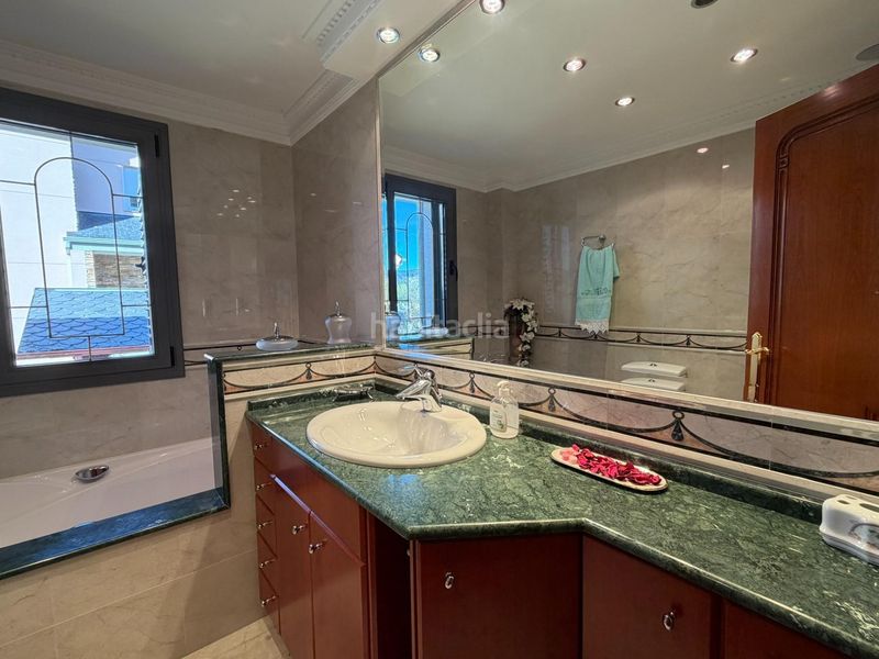 Foto 5dee1e1c-aa3f-45fa-803e-9ec0c9491d34. Xalet amb aparcament a Cacabelos