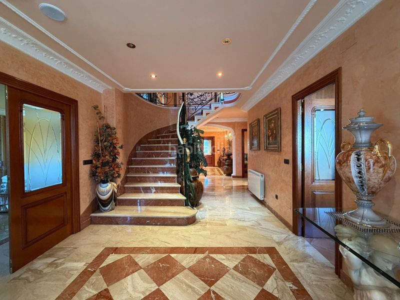 Foto 60c8ab1f-4c41-4191-91f5-79e117642089. Xalet amb aparcament a Cacabelos