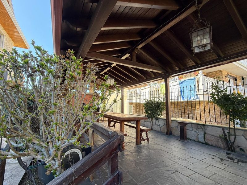 Foto 656069c8-9f41-46f9-a5ed-80d3bc75128a. Xalet amb aparcament a Cacabelos