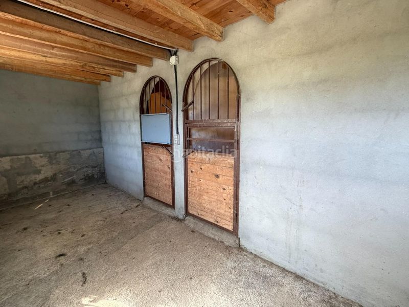 Foto 6bedc64b-dde6-4983-8881-8a34dd48d645. Xalet amb aparcament a Cacabelos