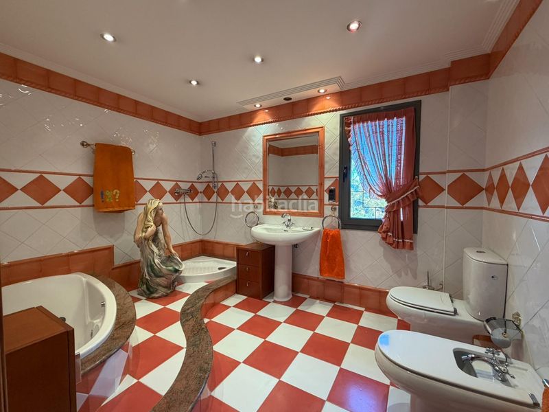 Foto 7a828579-69cf-4718-a4dd-456a0ea5f100. Xalet amb aparcament a Cacabelos