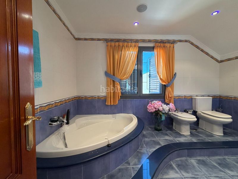 Foto 820da682-e1f0-41c2-addc-7ca985961eb6. Xalet amb aparcament a Cacabelos