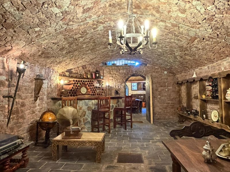 Foto 896c073f-cc2f-4d1a-ba0a-5776d42b5eaa. Xalet amb aparcament a Cacabelos