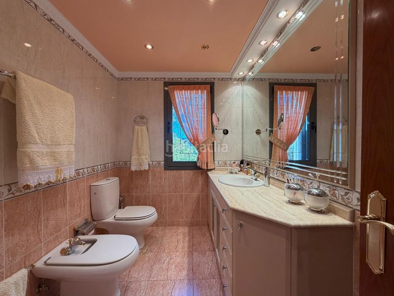 Foto a45d4dfb-0151-4178-aefa-7919fb8bd225. Xalet amb aparcament a Cacabelos