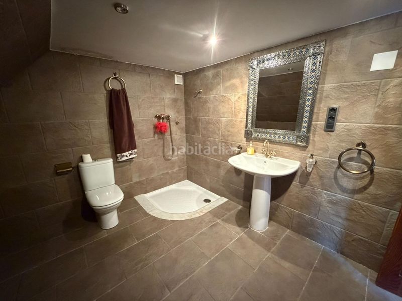 Foto acc1b931-61e6-4671-9aaf-04c2a1b3f3e7. Xalet amb aparcament a Cacabelos