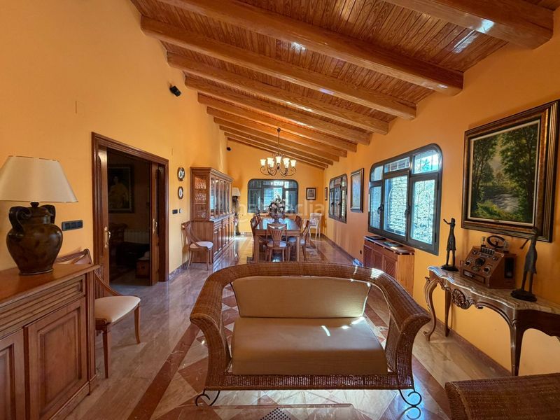 Foto d3f3acdc-84d5-45f6-9fe3-64752f16ce5a. Xalet amb aparcament a Cacabelos