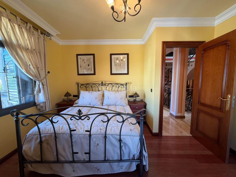 Foto daeeeb9b-e498-468d-8ff9-d9246ad603d0. Xalet amb aparcament a Cacabelos