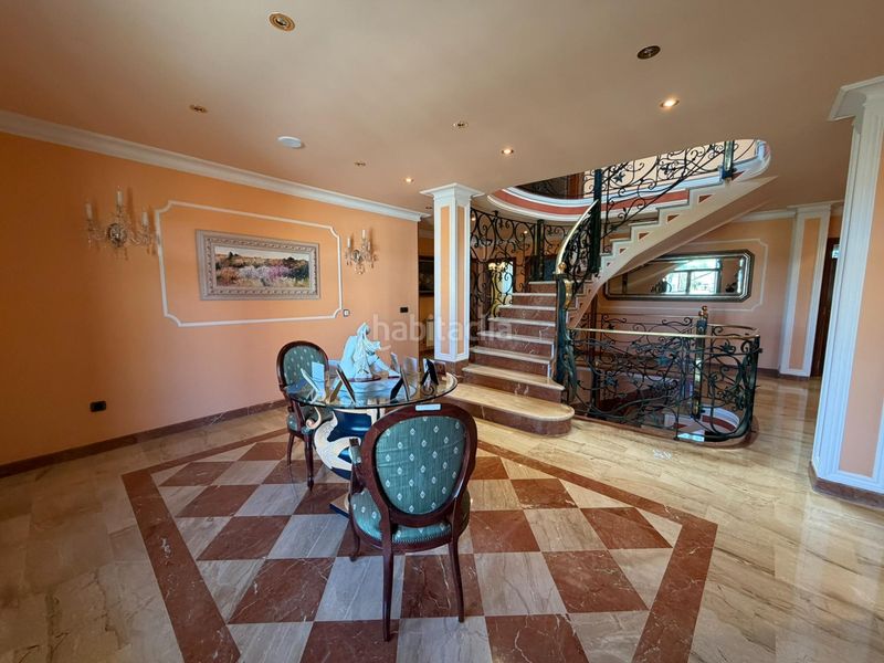 Foto f08340a2-03d1-4d0c-b562-1fa4b6b7da7f. Xalet amb aparcament a Cacabelos