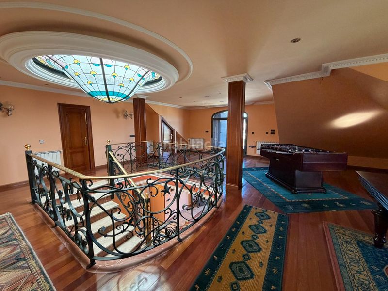 Foto f1b8bacc-2c6b-4307-aee0-2efa28cba7e9. Xalet amb aparcament a Cacabelos