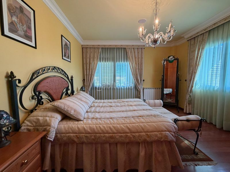 Foto f2fbb616-849c-4068-9d2c-e7c9422e0602. Xalet amb aparcament a Cacabelos