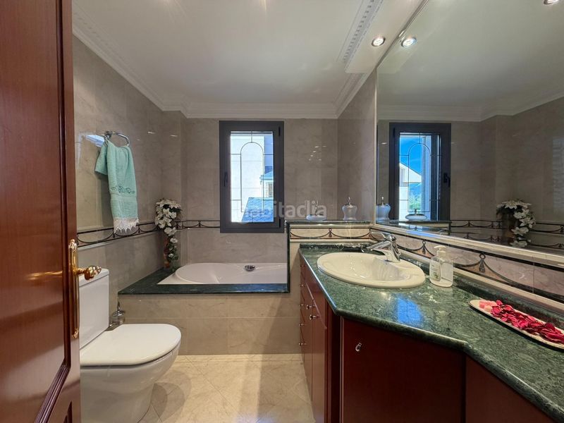 Foto f927db74-7aba-4eea-a14f-611cdd9ce56d. Xalet amb aparcament a Cacabelos