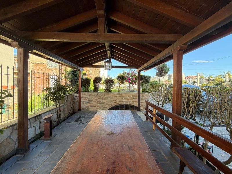 Foto fa8eef11-f619-4e18-af25-adf1ea80402a. Xalet amb aparcament a Cacabelos