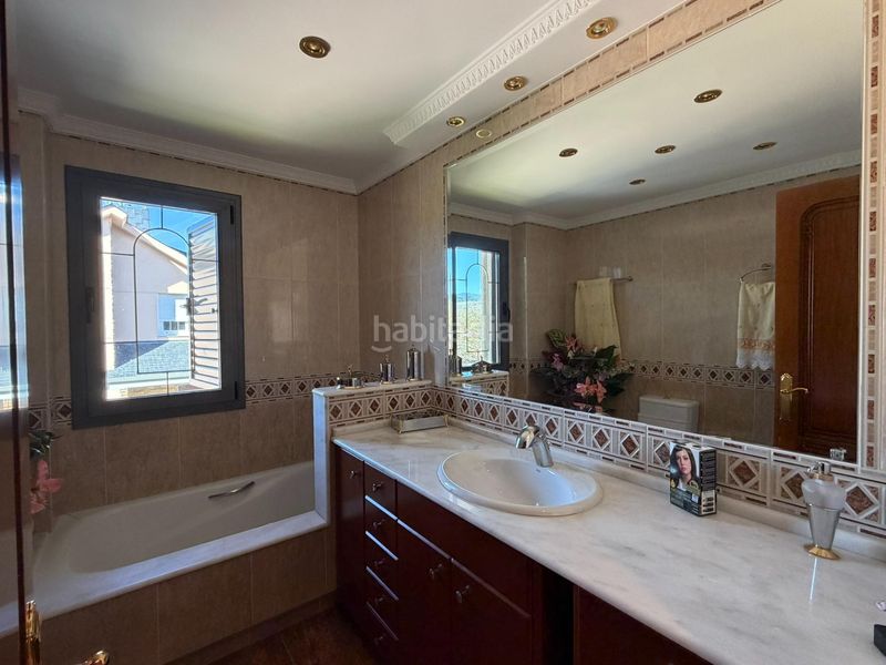 Foto fea4c870-0cfb-4947-81a1-bd36940d194d. Xalet amb aparcament a Cacabelos