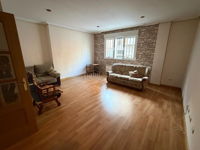 Foto e54a3c4e-d5d0-45e2-b510-86f8ed41d8c7. Apartament amb calefacció a Zona Alta Ponferrada