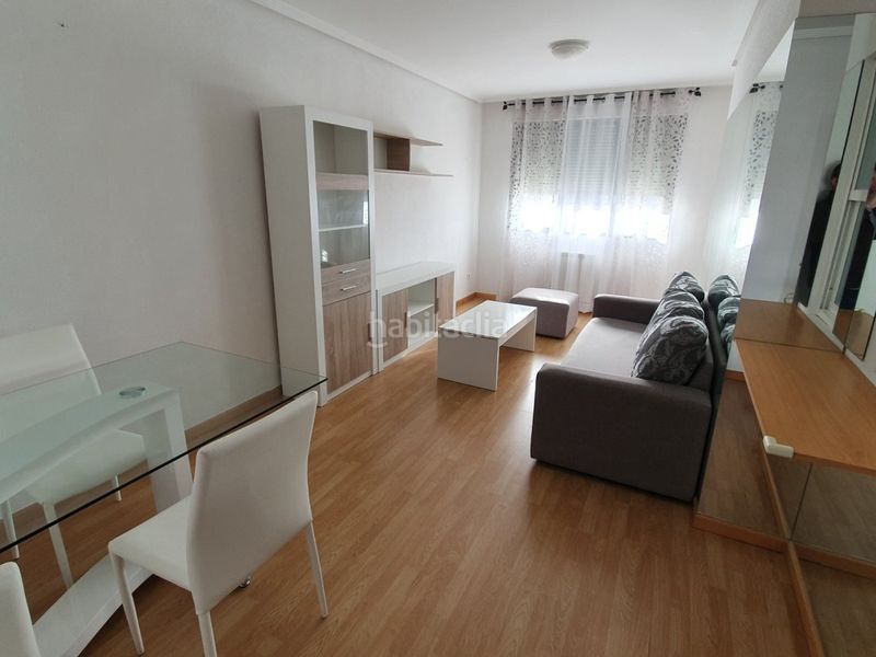 Foto 1111fe90-a717-450e-997b-ca1cda40d1a1. Apartament amb calefacció aparcament a Zona Alta Ponferrada