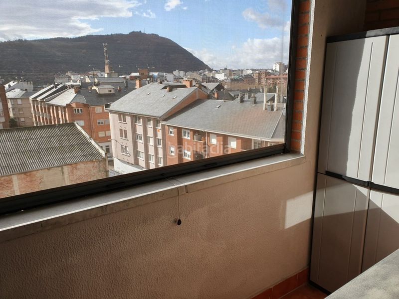 Foto 2cfc338a-ab25-453f-844a-6f6f1a325694. Apartament amb calefacció aparcament a Zona Alta Ponferrada