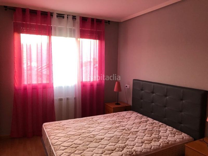 Foto c13edf21-3d06-44ee-b9a0-d9c9fc889bfc. Apartament amb calefacció aparcament a Zona Alta Ponferrada