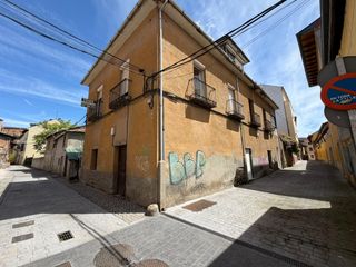 Casa  Calle calle estafeta. Venta casa en el casco antiguo de ponferrada