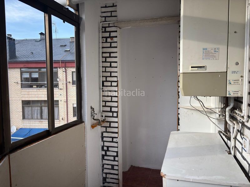 Foto e7ef1bd4-01e5-4a50-870a-343ada658c5b. Pis amb calefacció aparcament a Bembibre