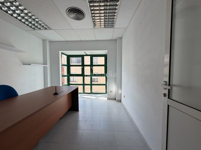 Foto 81a22dab-9727-43e4-b1d1-562f06a2ade5. Miete büro mit parking in Centro Ponferrada