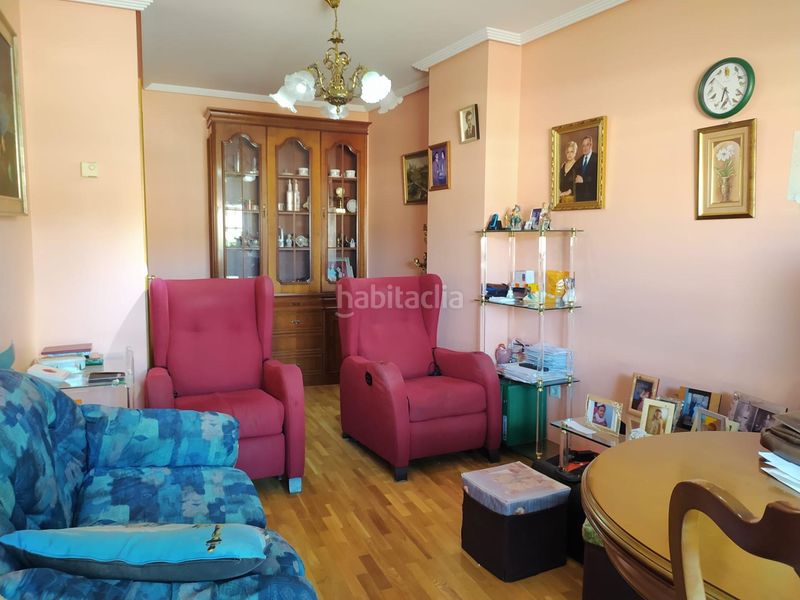 Foto ddeb437e-2e00-4737-8f93-75f490dd40ee. Apartament amb calefacció a Zona Alta Ponferrada