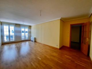 Etagenwohnung in Centro. En venta piso zona centro de ponferrada en león