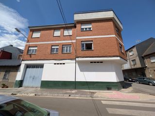 Building in Cuatro Vientos. Venta edificio con 3 viviendas en cuatrovientos ponferrada